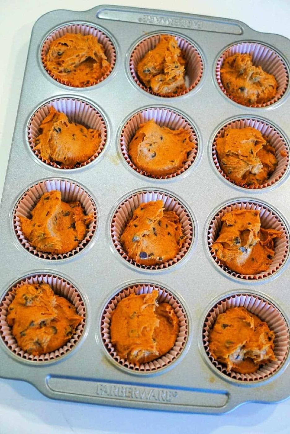 3-Ingredient-Pumpkin-Muffins-with-Spice-Cake