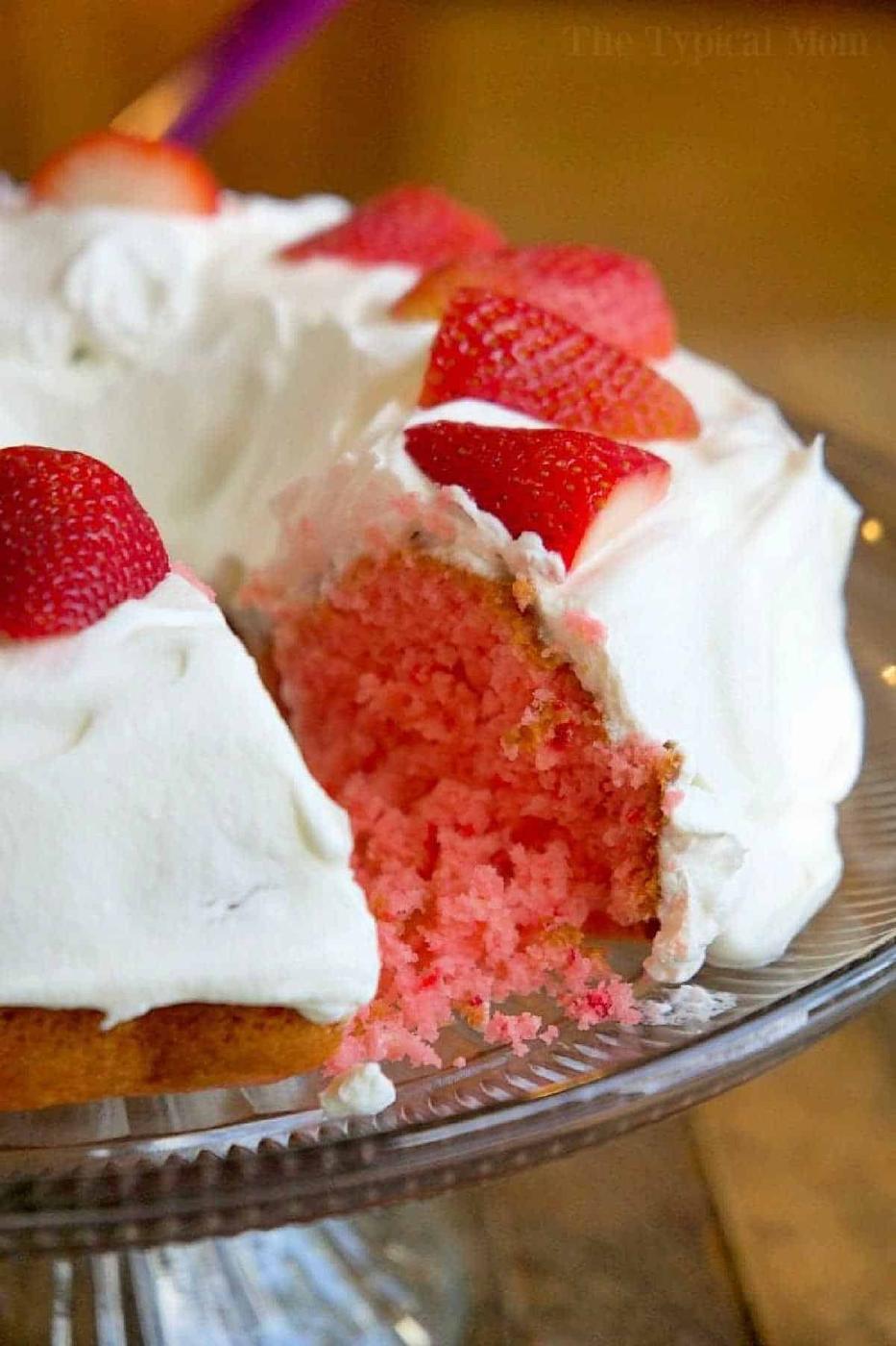2 Ingredient Strawbery Cake
