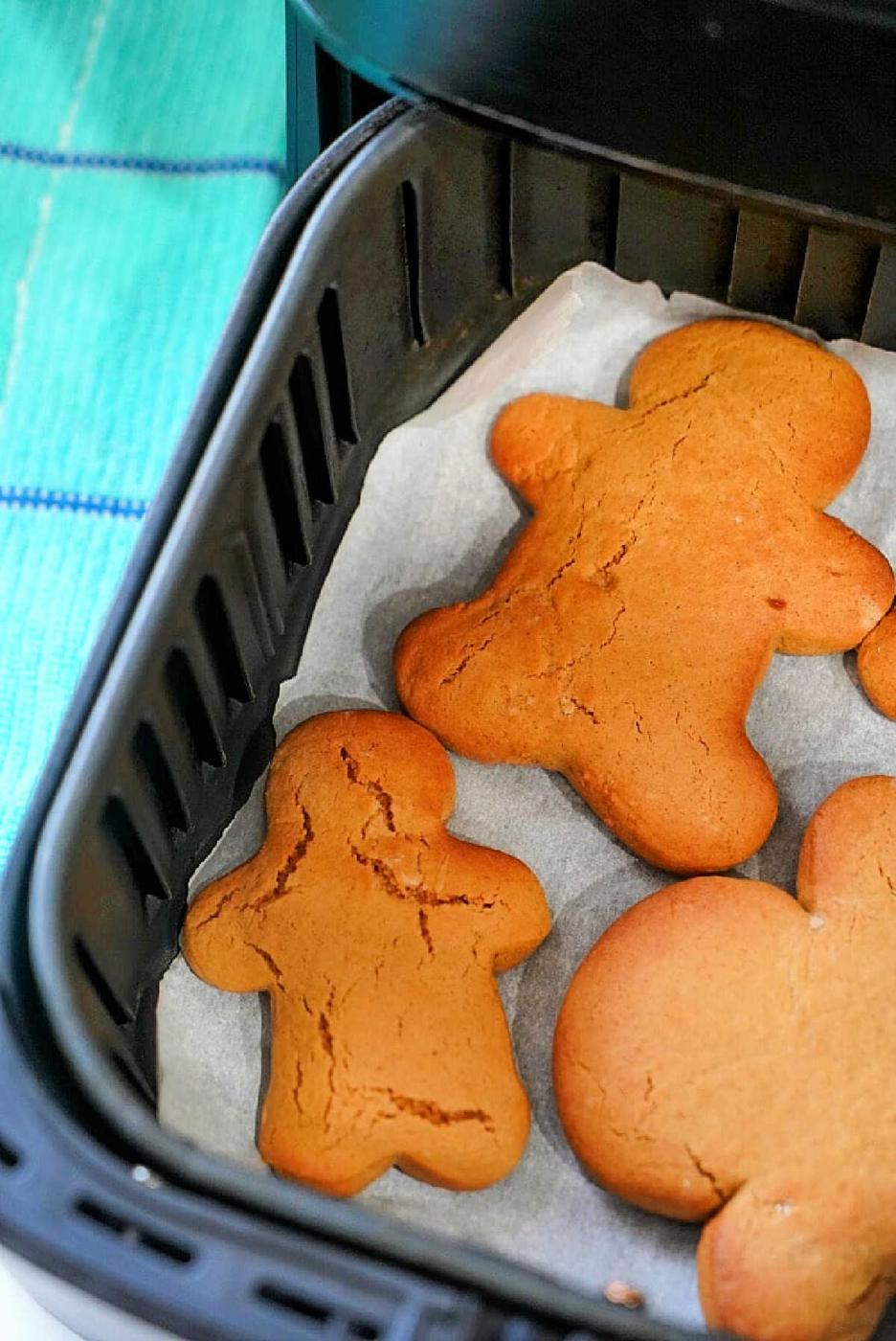 air-fryer-gingerbread-men