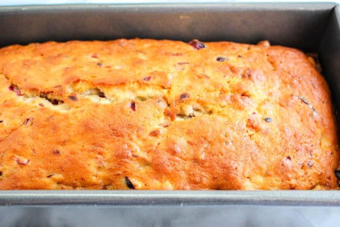 Cranberry bread with bananas