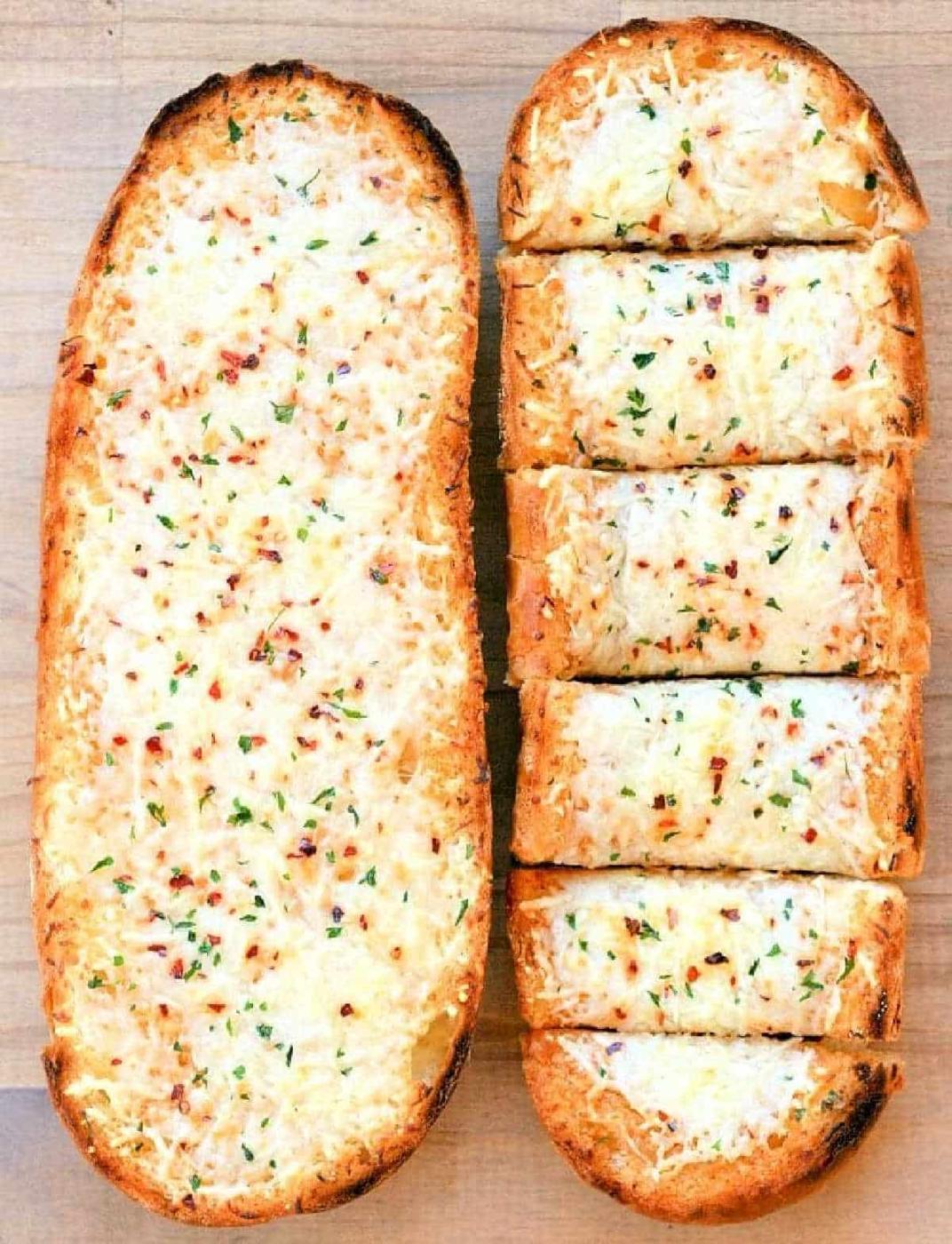 Best Garlic Bread with Roasted Garlic