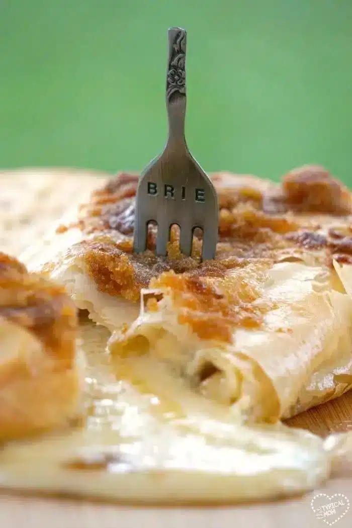 baked brie with phyllo