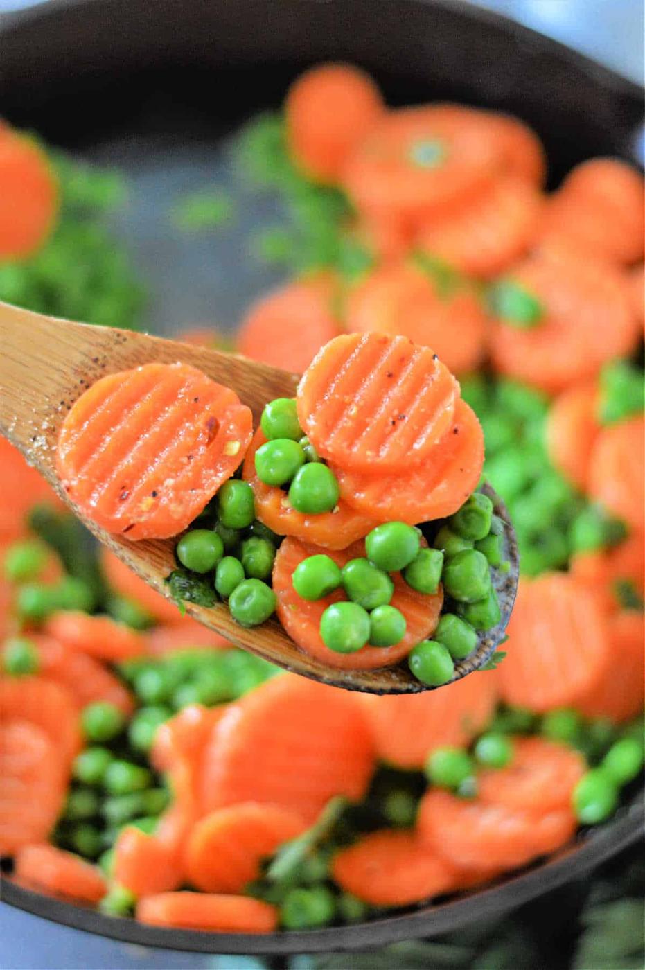 How to Cook Frozen Peas and Carrots