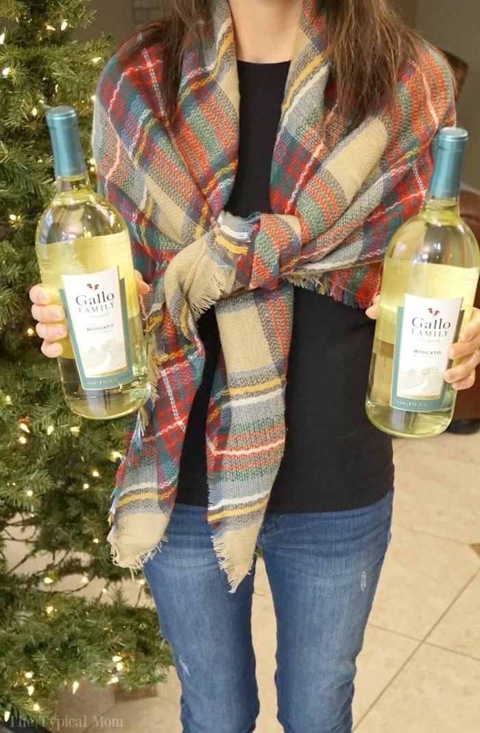 how-to-gift-wine-bottles-in-a-scarf
