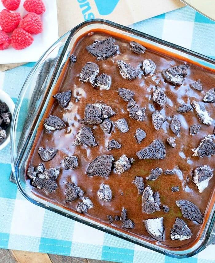 How long does it take to bake a cake at 350 degrees in a square pan