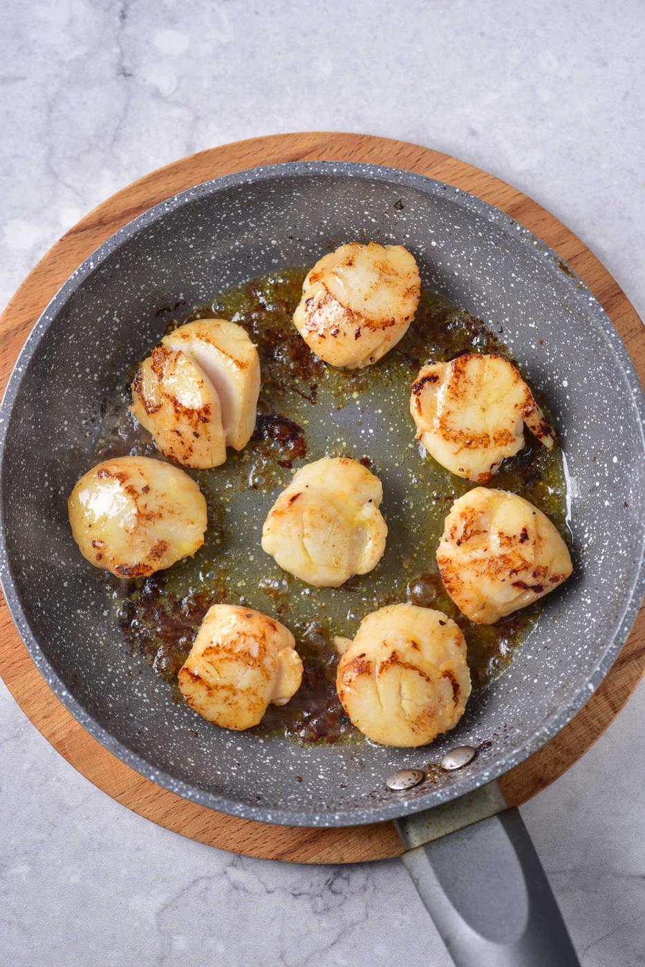 Pan Seared Scallops with Garlic