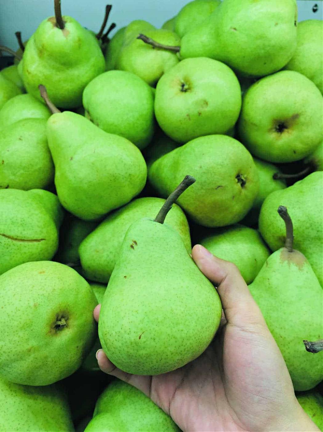 How to Cut a Pear
