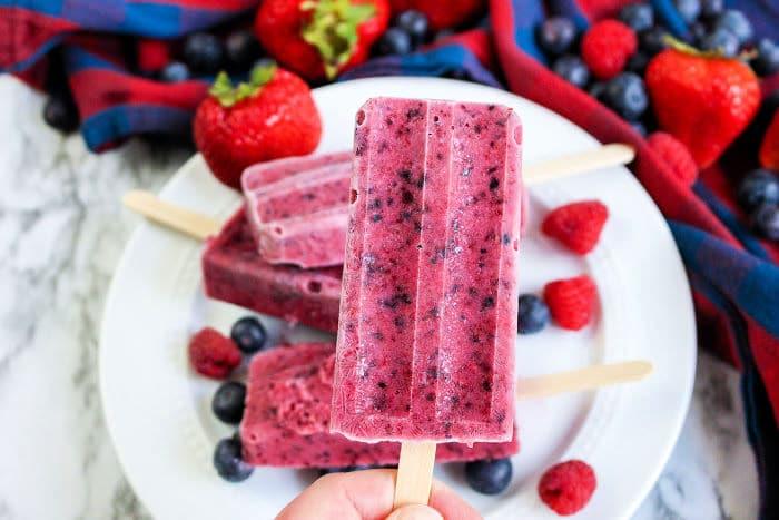 homemade strawberry popsicles