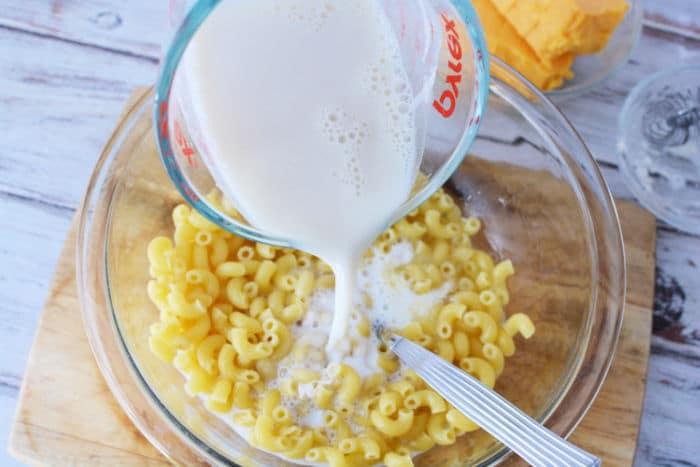 How to Make Macaroni and Cheese in the Microwave