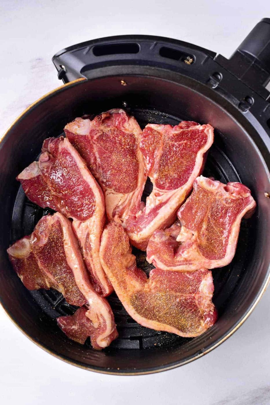 Ninja Foodi lamb chops, perfectly cooked and ready to serve, presented on a plate