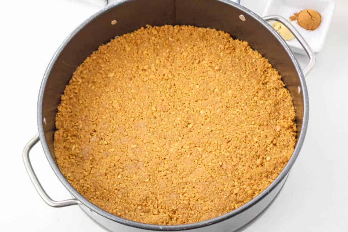 Cheesecake with Gingerbread Crust