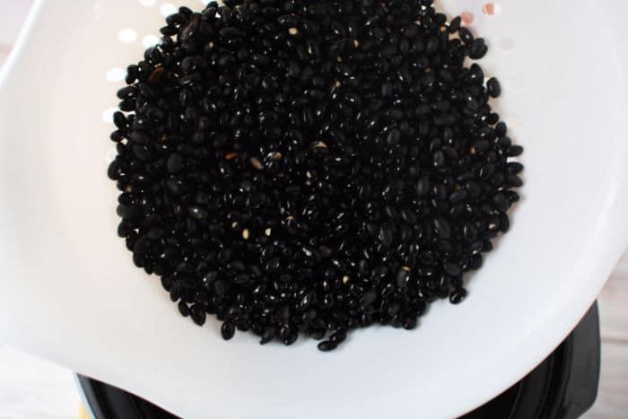 dry black beans in slow cooker