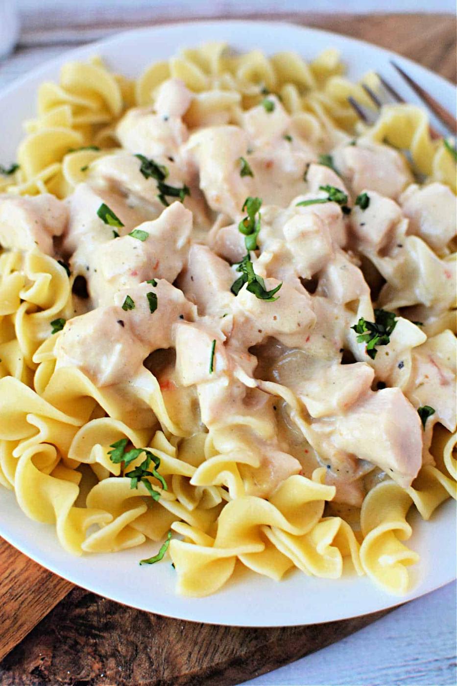 Slow Cooker Chicken Stroganoff