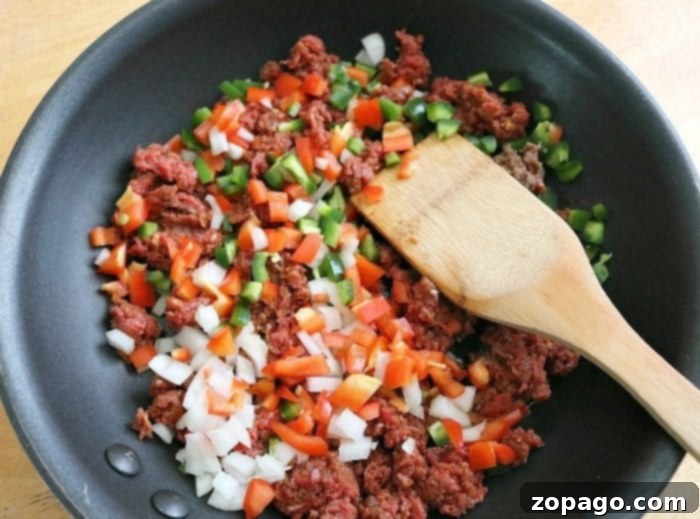 Delicious steak fajita cups that are an awesome appetizer or muffin tin meal idea! Simple recipe you can throw together and they're to die for!! #steak #fajitas #appetizer #muffintin #meals #dinners steak fajita cups