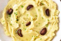 Velvety Garlic Confit Mashed Potatoes