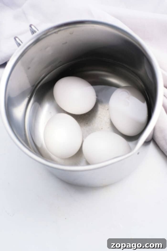 Rafadan Yumurta Pişirme Süresi 3 Soft Boiled Eggs from Boiling Water - Closeup of a soft-boiled egg, cut open to show its runny yolk.