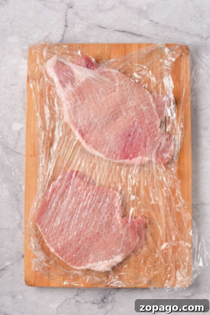 Thin Pork Chops in the Oven: Optimal Cooking Times 3 Close-up of a thin boneless pork chop, illustrating the ideal preparation for baking.