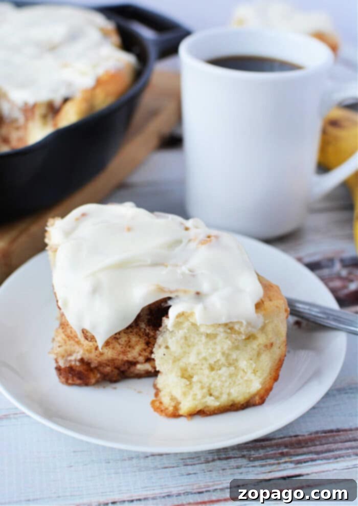 Cinnamon Swirled Banana Bread Buns 5 Freshly baked Banana Cinnamon Rolls with a generous swirl of cream cheese frosting.