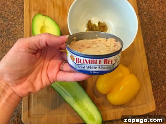 The best low carb lunches that are easy to make, healthy, and high in protein while incorporating vegetables in them too. Simple healthy lunches! #lowcarb #lunch #recipes #tuna Low carb lunch ideas - Tuna salad preparation