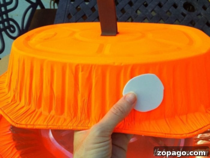 DIY Dollar Store Halloween decorations you can make at home by repurposing items. Great Fall decor that's cheap and your kids can help you make too! #halloween #diy #decor #decorations #cheap #easy #dollarstore Halloween decorations