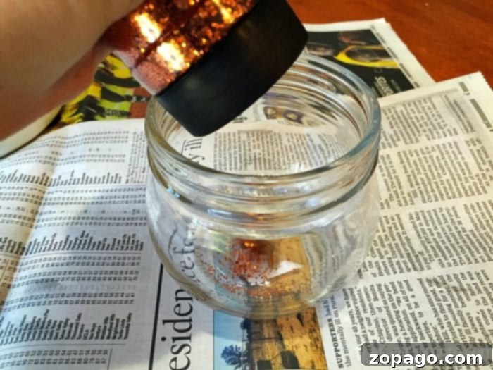 Budget-Friendly Thanksgiving DIYs 6 Thanksgiving Craft: Coating the Jar with Pledge