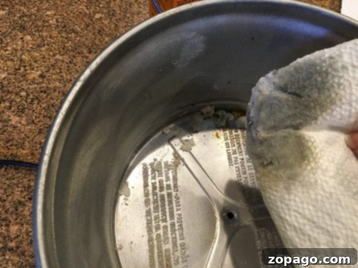 How to clean your crockpot, the inside of your crockpot, with just a few household items! If you haven't done this before it's probably disgusting! #crockpot #cleaning #house #slowcooker How to clean your slow cooker - applying cleaning paste