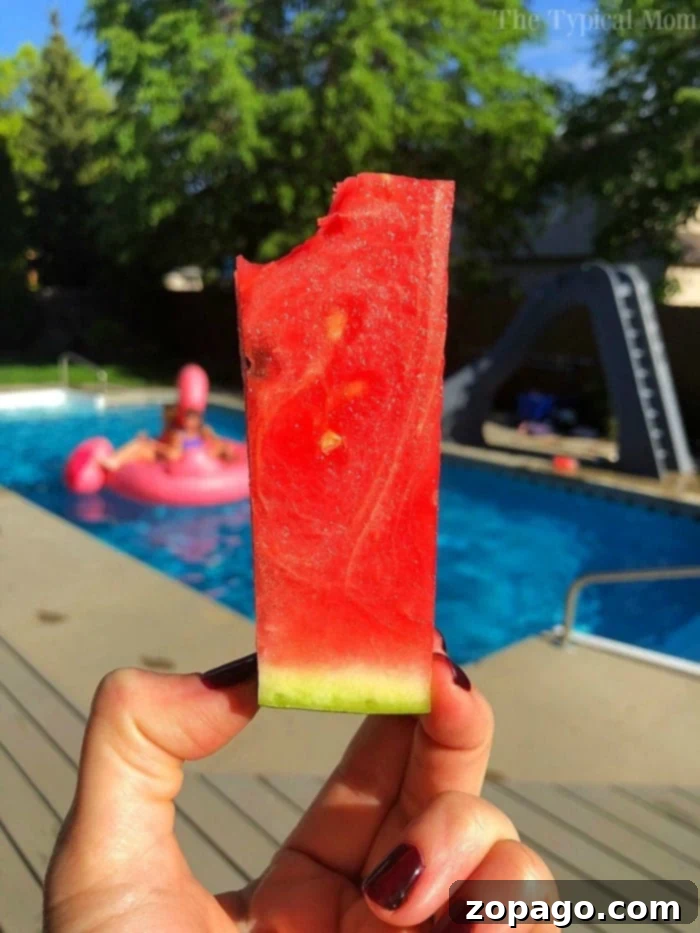 Master Watermelon Slicing with Ease 7 Delicious watermelon chunks in a bowl, ready to eat