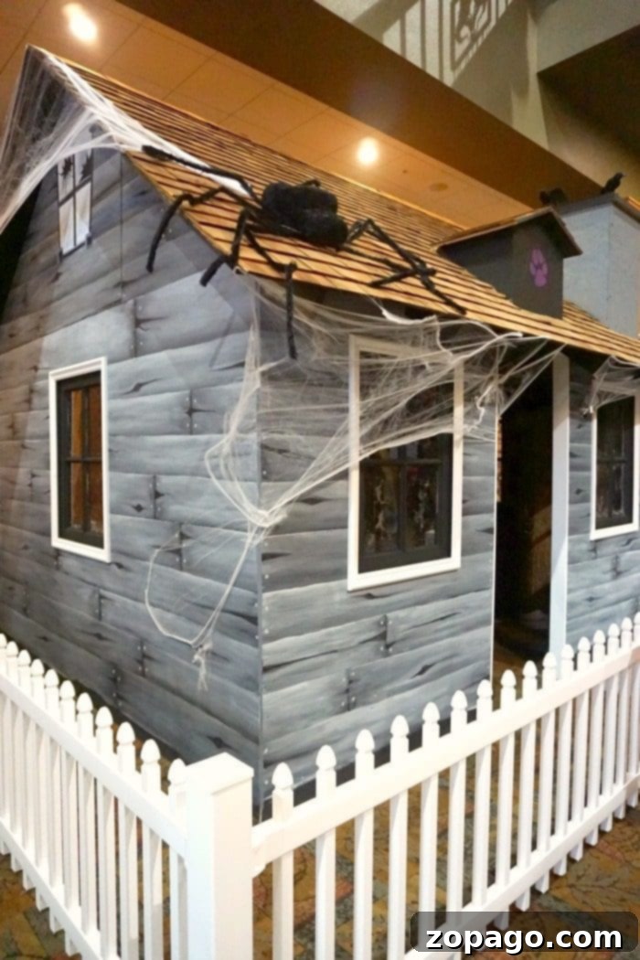 Great Wolf Lodge Southern California Howloween Bash 4 Close-up of Halloween decorations at Great Wolf Lodge