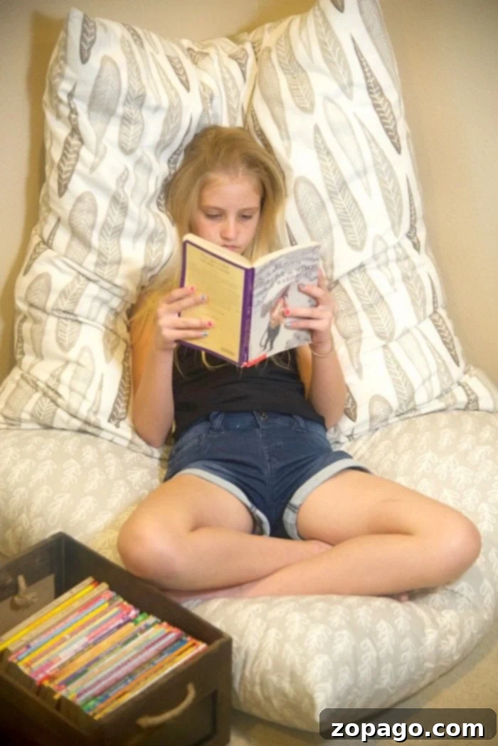 Comfortable and stylish reading nook ideas for children Cozy reading nook with large pillows and soft lighting