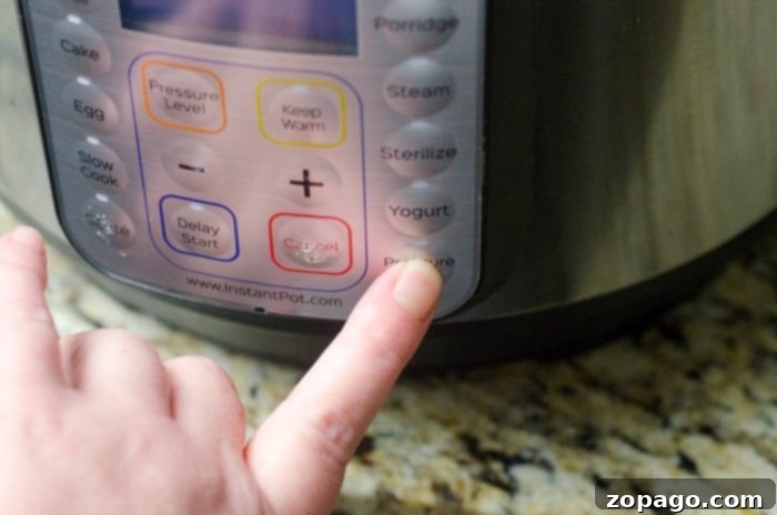 Cookbook for college students with 20 easy recipes to choose from. Cooking in a dorm room has never been easier! #cookbook #collegestudents #dormroom #college #healthy #recipes #easy #instantpot #pressurecooker #student #printable #free Instant Pot for college students
