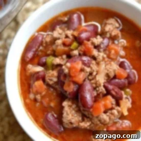 A quick and delicious 5-ingredient instant pot recipe: a bowl of chili with ground beef, kidney beans, tomatoes, and green peppers.