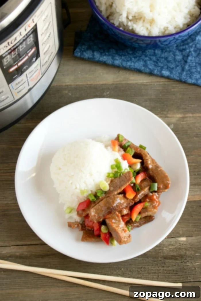 Instant Pot Chinese pepper steak is packed with flavor and perfect for dinner tonight. Throw it into your Instant Pot or Ninja Foodi for a healthy meal. #instantpot #instantpotrecipes #ninjafoodi #peppersteak #beef #steak #chinese pepper steak stir fry